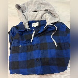 Men’s hooded flannel. Size Medium. Black and blue. American Eagle